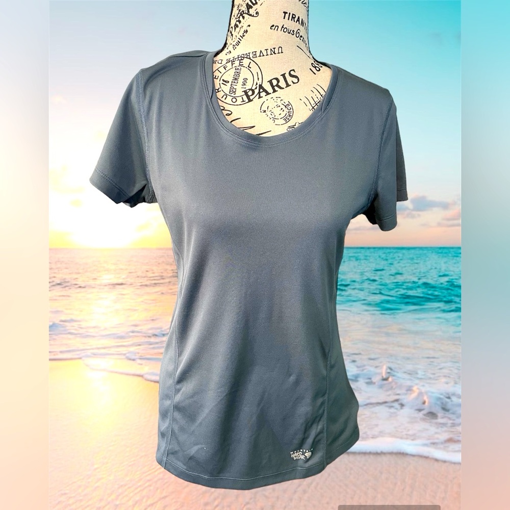 🔥 Mountain Hardwear athletic top 🔥
